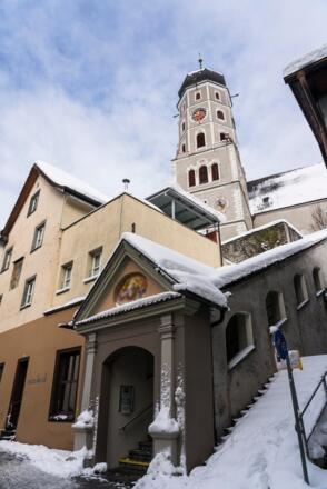Laurentiusturm_und_Schlossstiege_Bludenz_im_Winter