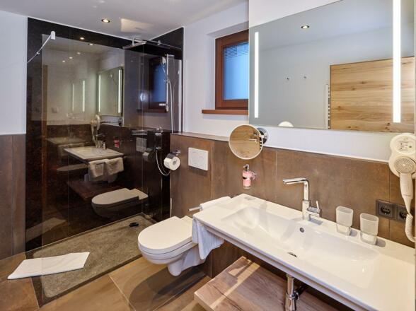 Badezimmer mit Dusche