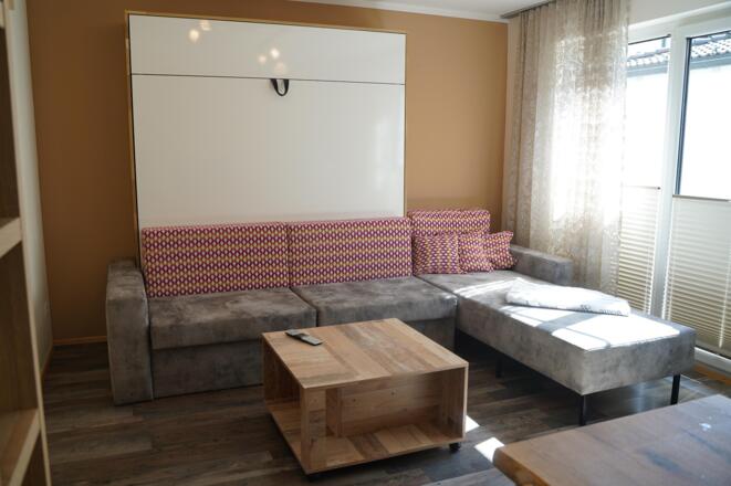 Wohnzimmer/ Schrankbett