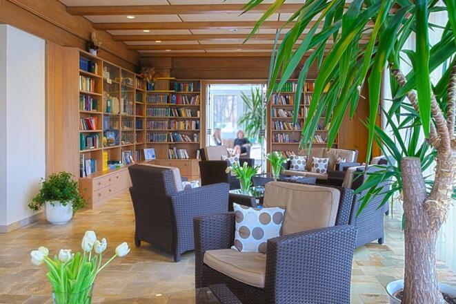 Hotel Sonnengarten BW Bibliothek