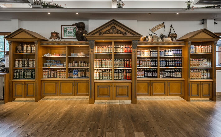 Verkaufsraum der Enzianbrennerei Grassl