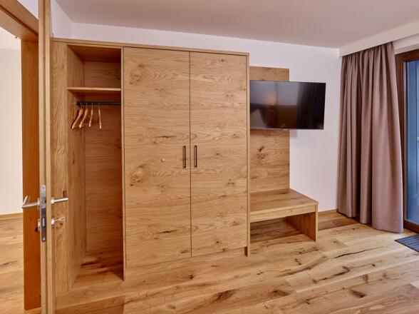 Kleiderschrank