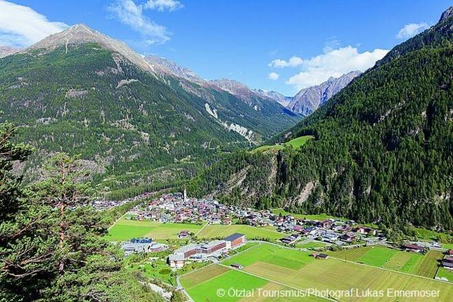 Ortsaufnahme Längenfeld Sommer