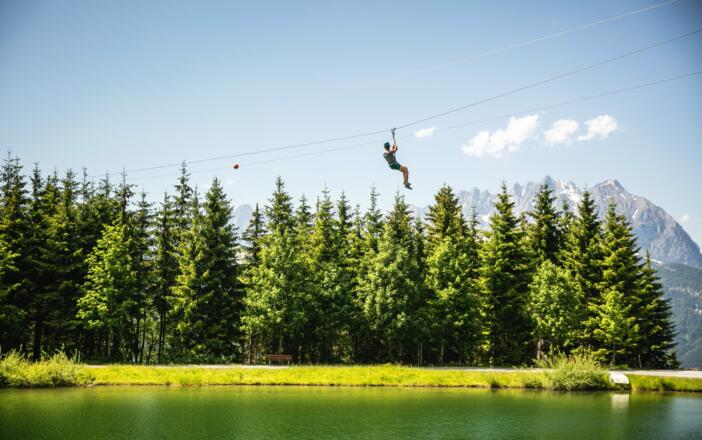 Flying Fox über den Bergsee im Hornpark am Harschbichl in St. Johann in Tirol