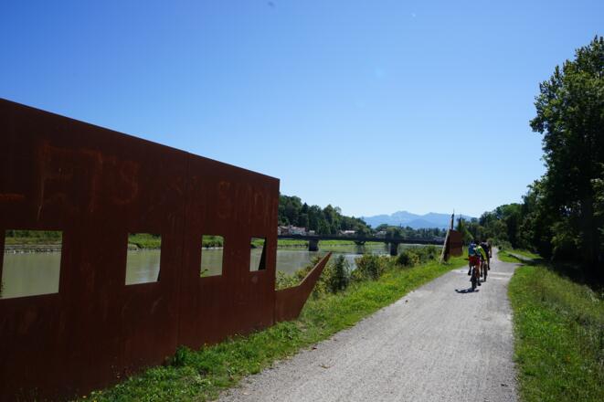 Radler am Inndamm in Rosenheim
