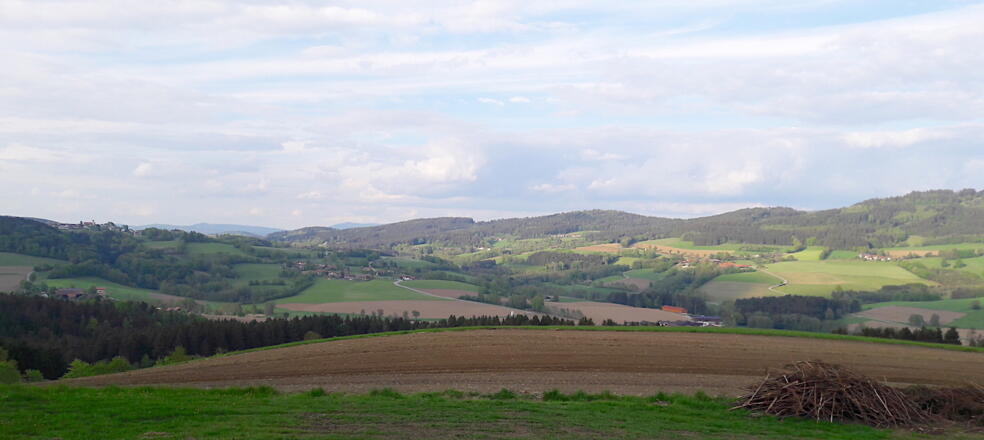 Blick von Pöstlasberg nach Konzell (links)