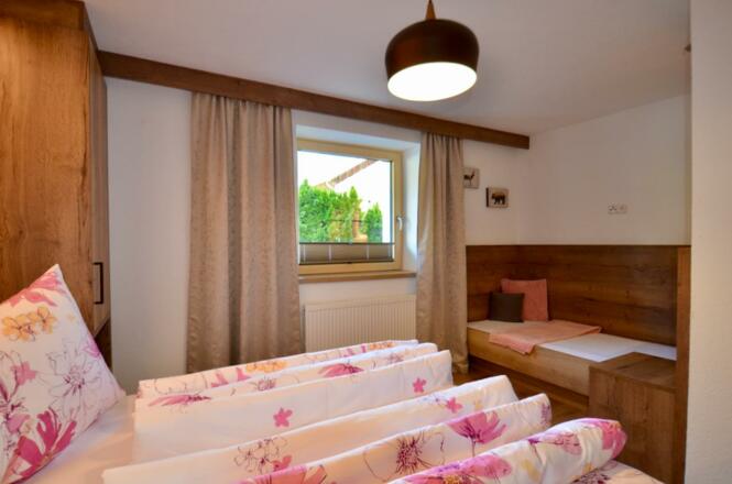 Dreibettzimmer Wohnung Sonnenschein