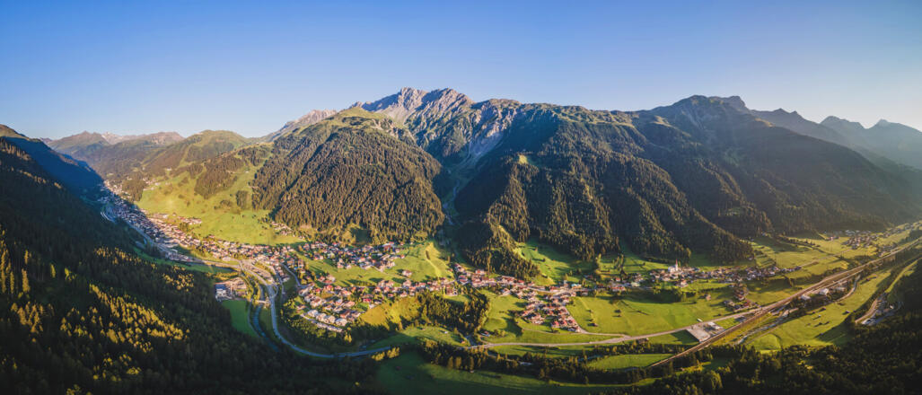 Orte St. Anton & St. Jakob - Panorama im Sommer