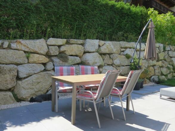 Terrasse mit Essgelegenheit