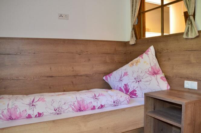 Einzelbett im Doppelzimmer