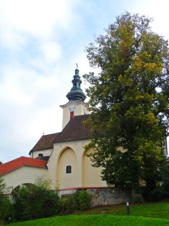 Gotische Wehrkirche St. Peter in der Au