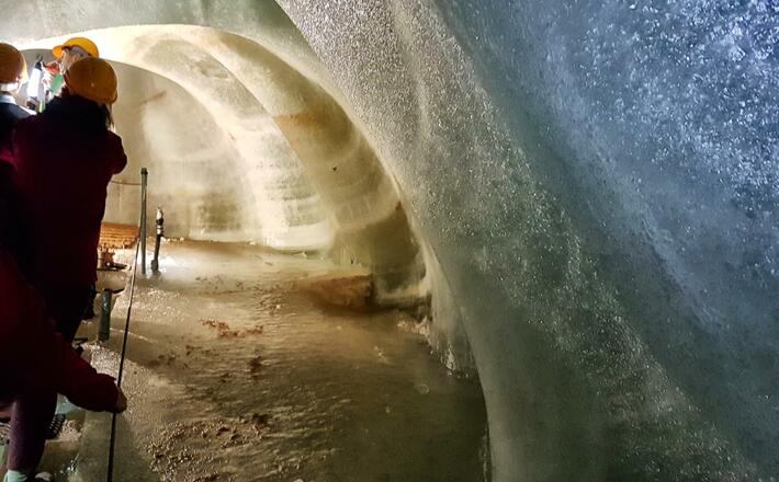 Bis zu 30 Meter dick ist das Eis in der schellenberger Eishöhle