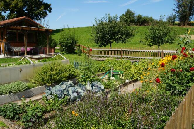 Blumen- und Gemüsegarten