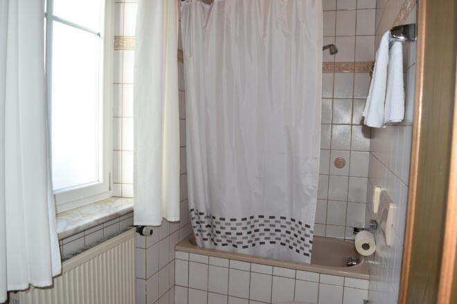 Badezimmer mit Badewanne