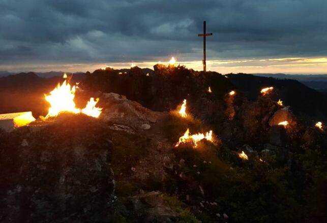 Herz-Jesu-Feuer auf dem Sorgschrofen. Gelebte Tradition