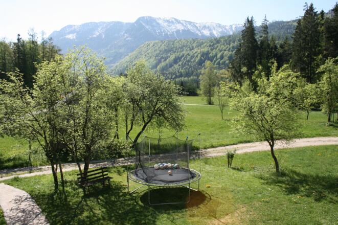 Garten mit Trampolin Pöllmannbauer