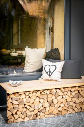 Holzbank vorne