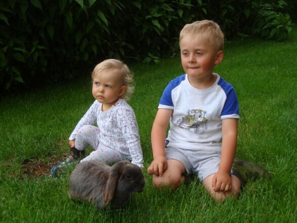 Lukas & Anna-Lena mit Hase Max
