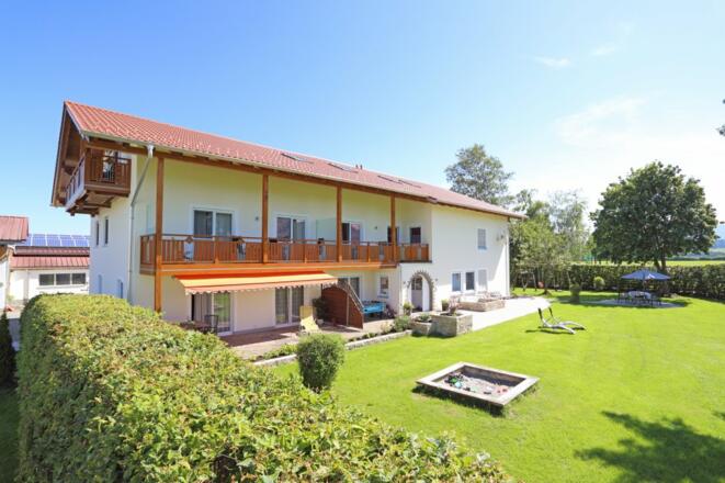 Blick vom Garten zum Ferienhaus