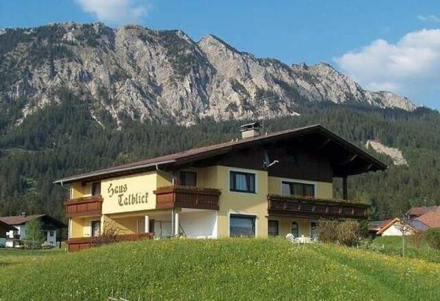 Süd- Ostansichtansicht von unserem Haus mit Ferienwohnungen und Gästezimmer