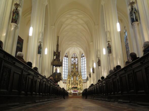 Stadtpfarrkirche mit Hochaltar