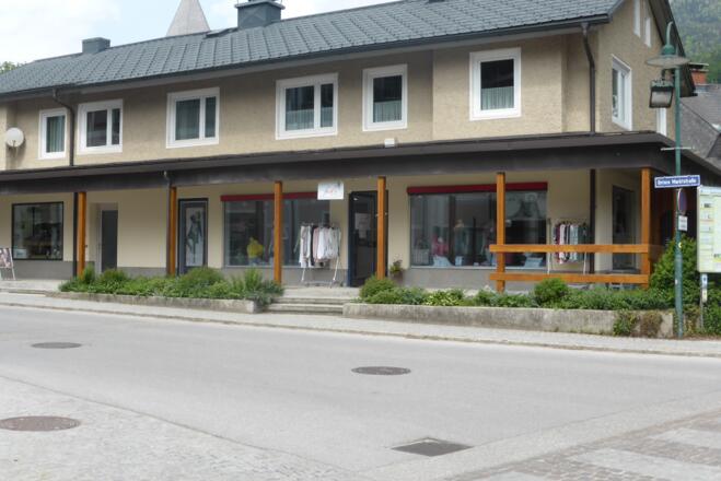 Fesch'n - Modeboutique für Damen - Eingangsbereich links