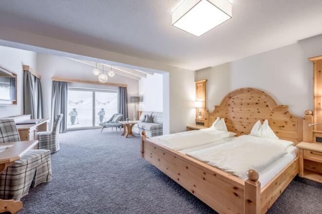 Zimmer 210 +