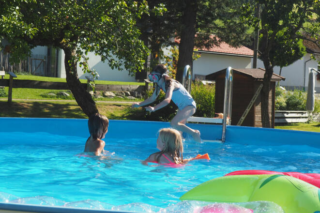 Schwimmen im Pool