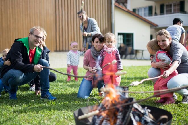 Alle sind dabei.....Stockbrot am Feuer