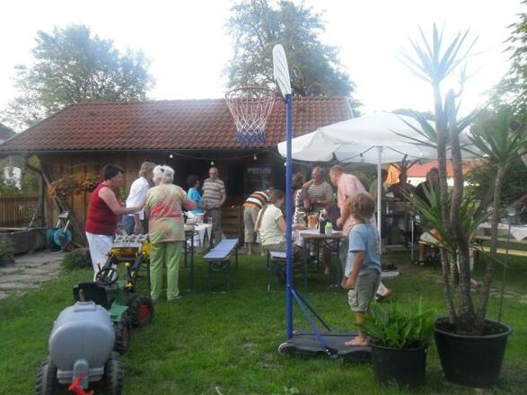 Gemeinsames Grillen gehört im Urlaub einfach dazu