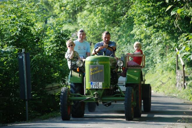 Traktorfahrt mit dem Oldie