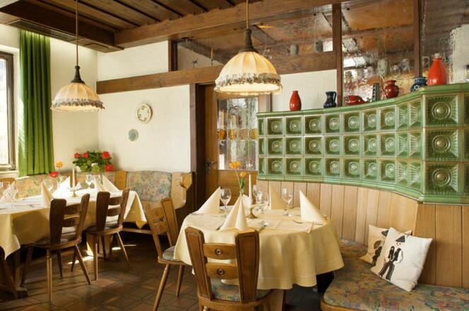 Bayerischer Hof, Kaminstube