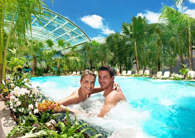 THERME BaWö_Pärchen in Saunalagune