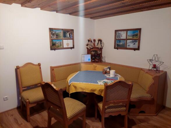 Aufenthaltsraum und Frühstückszimmer