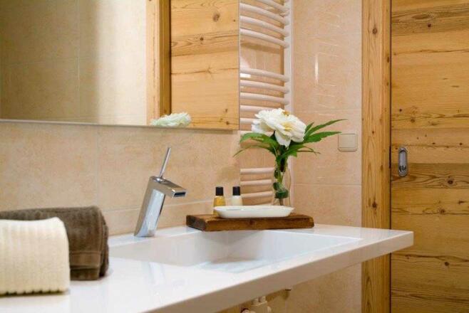 Luxuriöses Badezimmer mit Fußbodenheizung © Fotostudio René