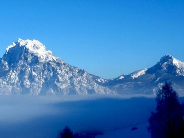 winterlandschaft-traunstein-ueber-den-wolken...