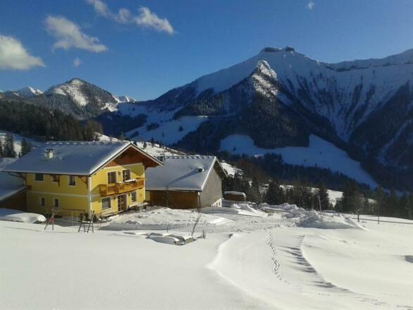 Haus Winter verschneit