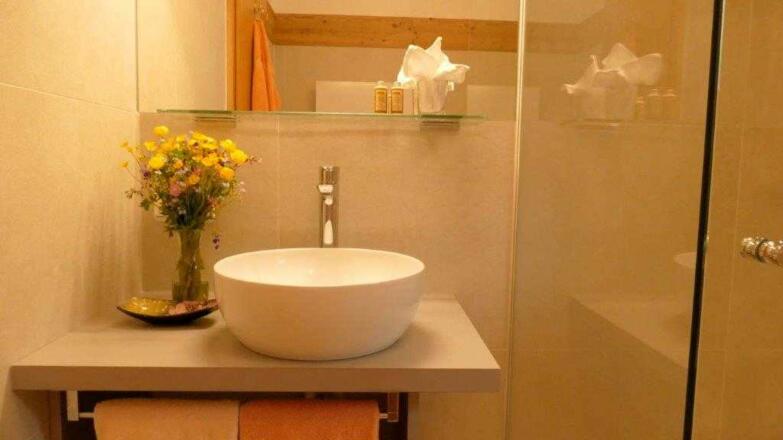 Luxuriöses Badezimmer mit Fußbodenheizung