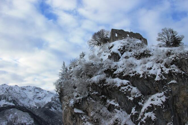 burgruine-falkenstein-im-winter