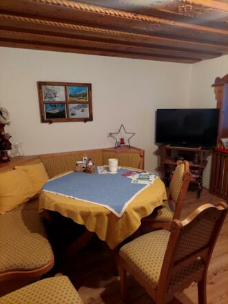 Aufenthaltsraum und Frühstückszimmer