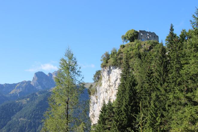 burgruine-falkenstein-im-sommer