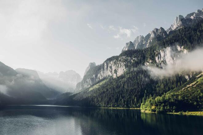 Seen und Berge entlang des Dachsteinrundwanderwegs