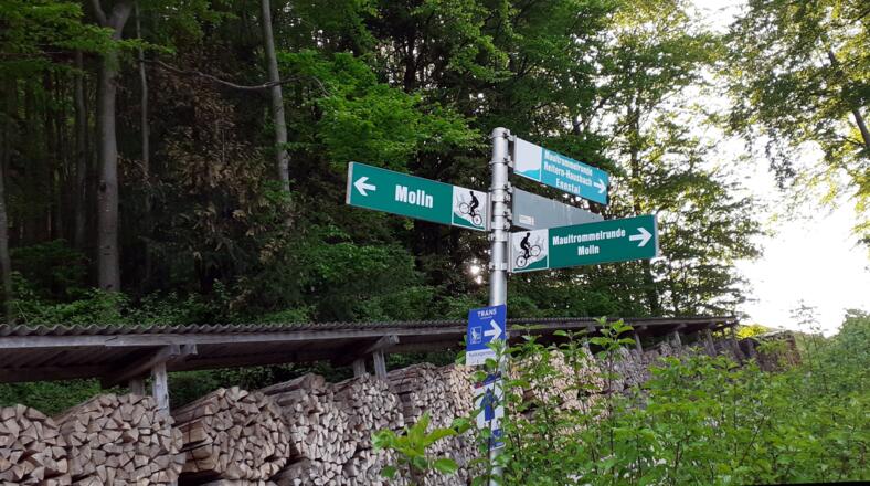 Hier gehts los, rechts ab, dann Auffahrt.