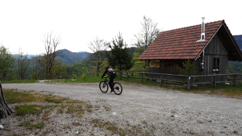 Hütte am Südgratansatz ~945m, Bikerstrecke Trailingrunde!