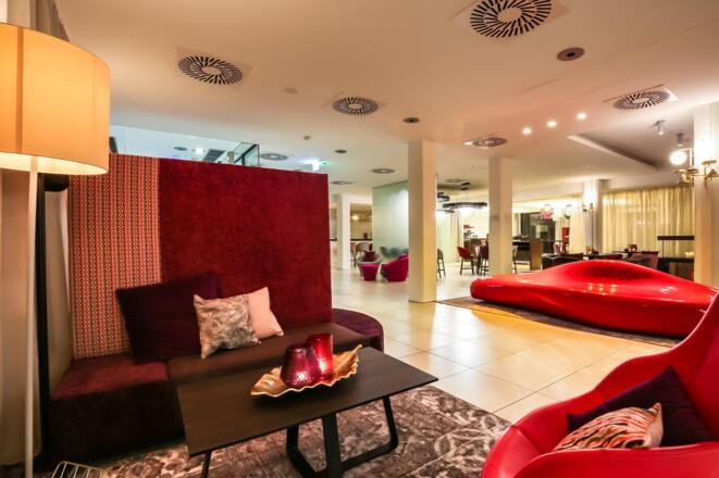 Arte_Linz-Lobby-Abend-2