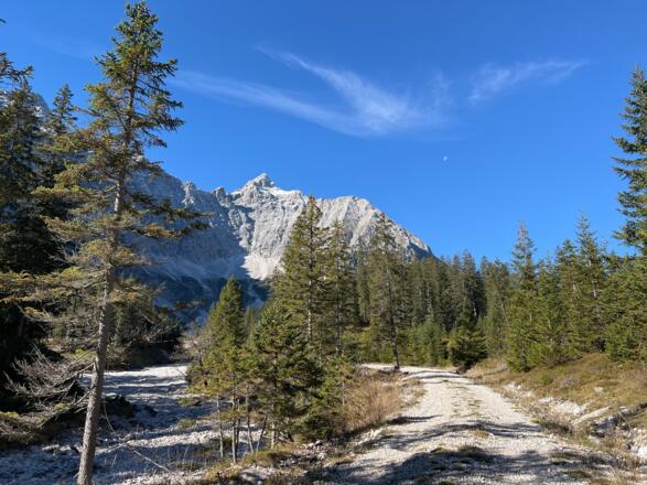 Weg entlang dem Johannesbach zum kleinen Ahornboden