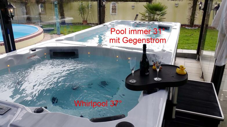 Pool & Whirlpool