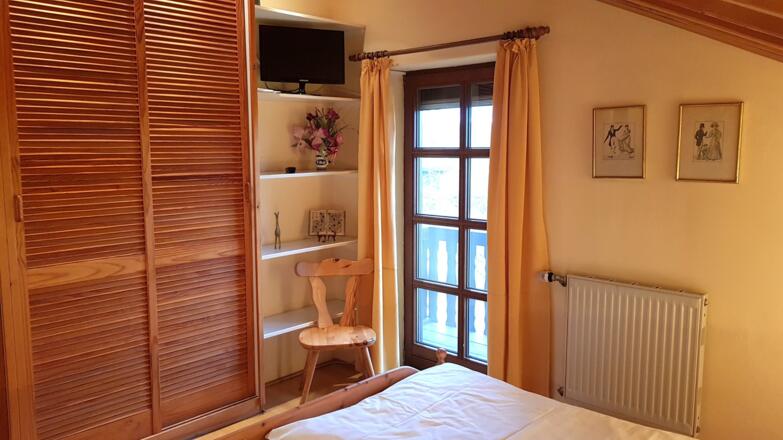 Schlafzimmer mit TV