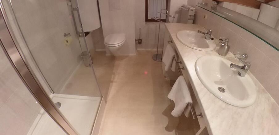Bad mit Dusche