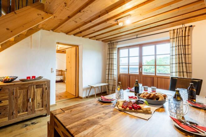 Guten Appetit - Großer Esstisch Bergblick